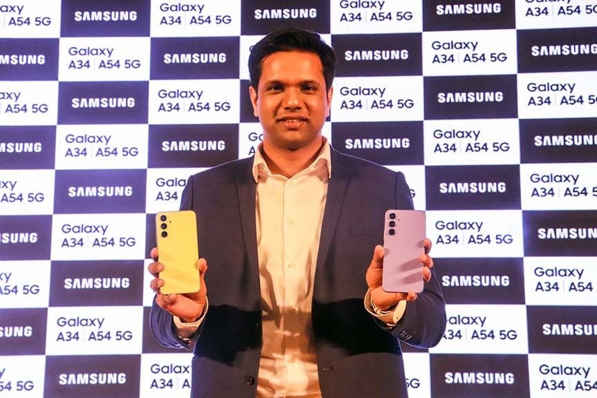 চমকপ্রদ ডিজাইন, ট্রেন্ডি রঙে Galaxy A54 5G, A34 5G স্মার্টফোনের বিক্রি শুরু হয়েছে; স্যামসাংকে ভারতে 5G নেতৃত্ব ধরে রাখতে সহায়তা করবে