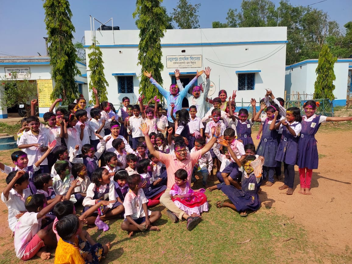নেতুরপুর প্রাথমিক বিদ্যালয়ে বসন্ত উৎসবে মাতল কচিকাঁচারা