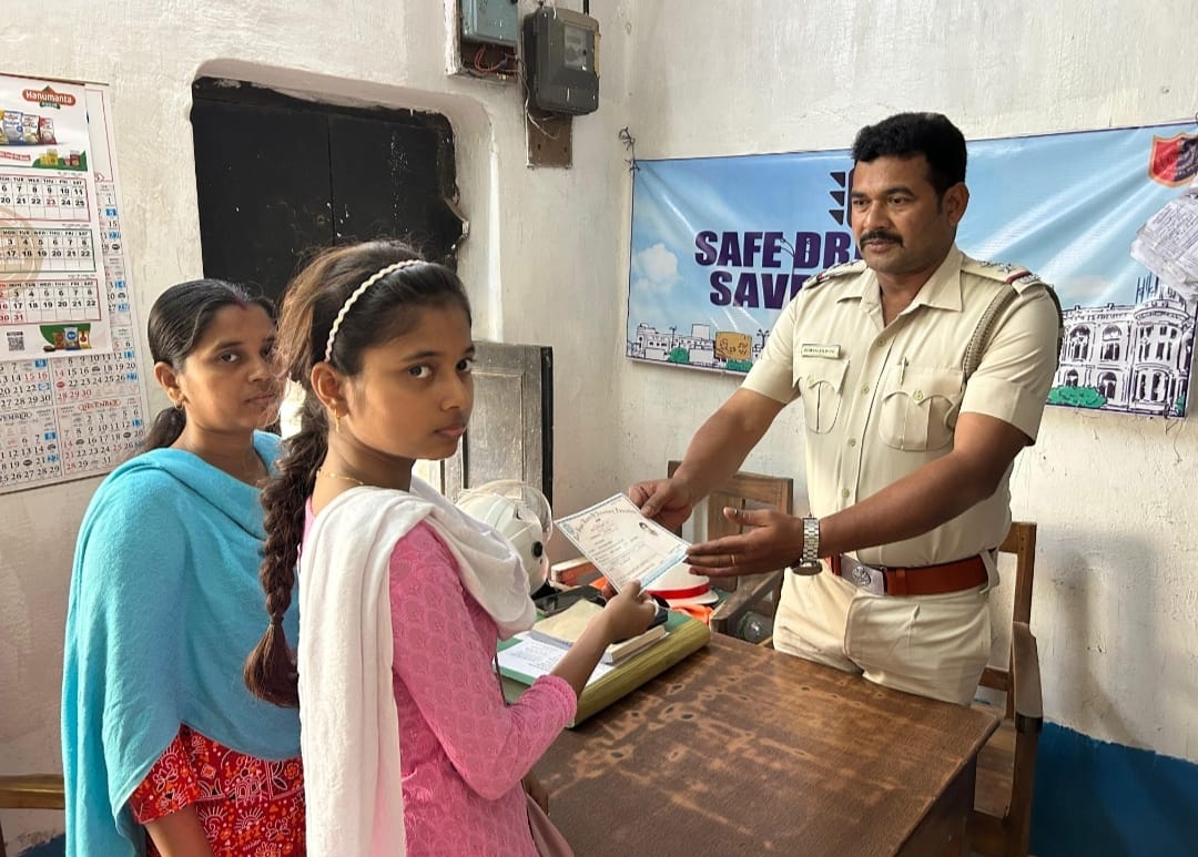 দুই পুলিশ আধিকারিকের ত‍ৎপরতায় হারিয়ে যাওয়া অ্যাডমিট কার্ড ফিরে পেল মাধ্যমিক পরীক্ষার্থী