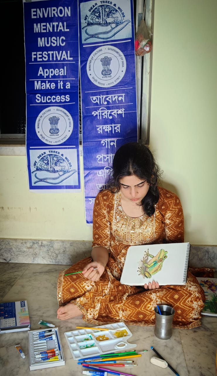 গান শুনিয়ে, নাচও নাটক দেখিয়েশুভেচ্ছা পত্র দিয়ে ব্যাঙ বাঁচানোর অনুরোধ