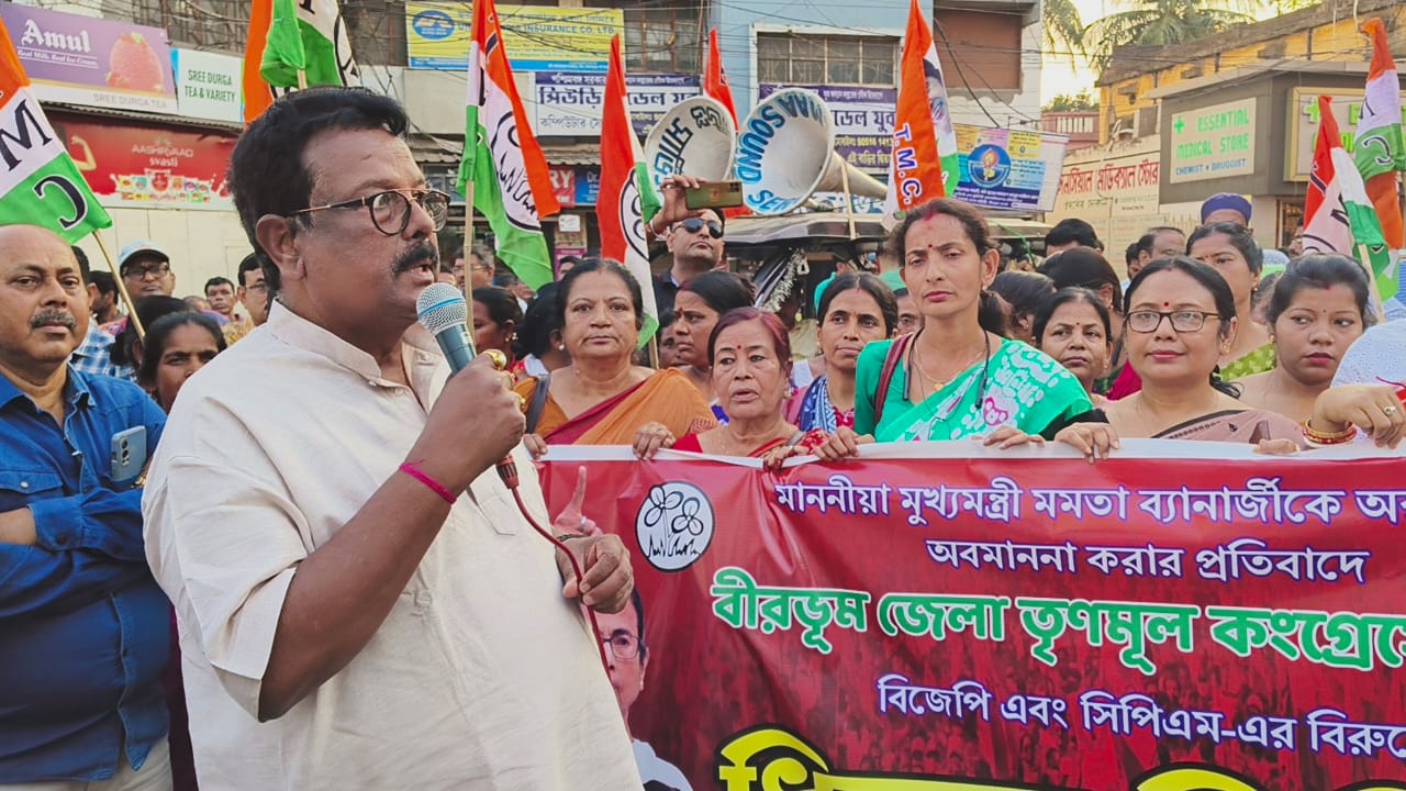মমতা বন্দ্যোপাধ্যায়কে অক্সফোর্ডে অবমাননা করার প্রতিবাদে জেলা জুড়ে ধিক্কার মিছিল তৃনমূলের