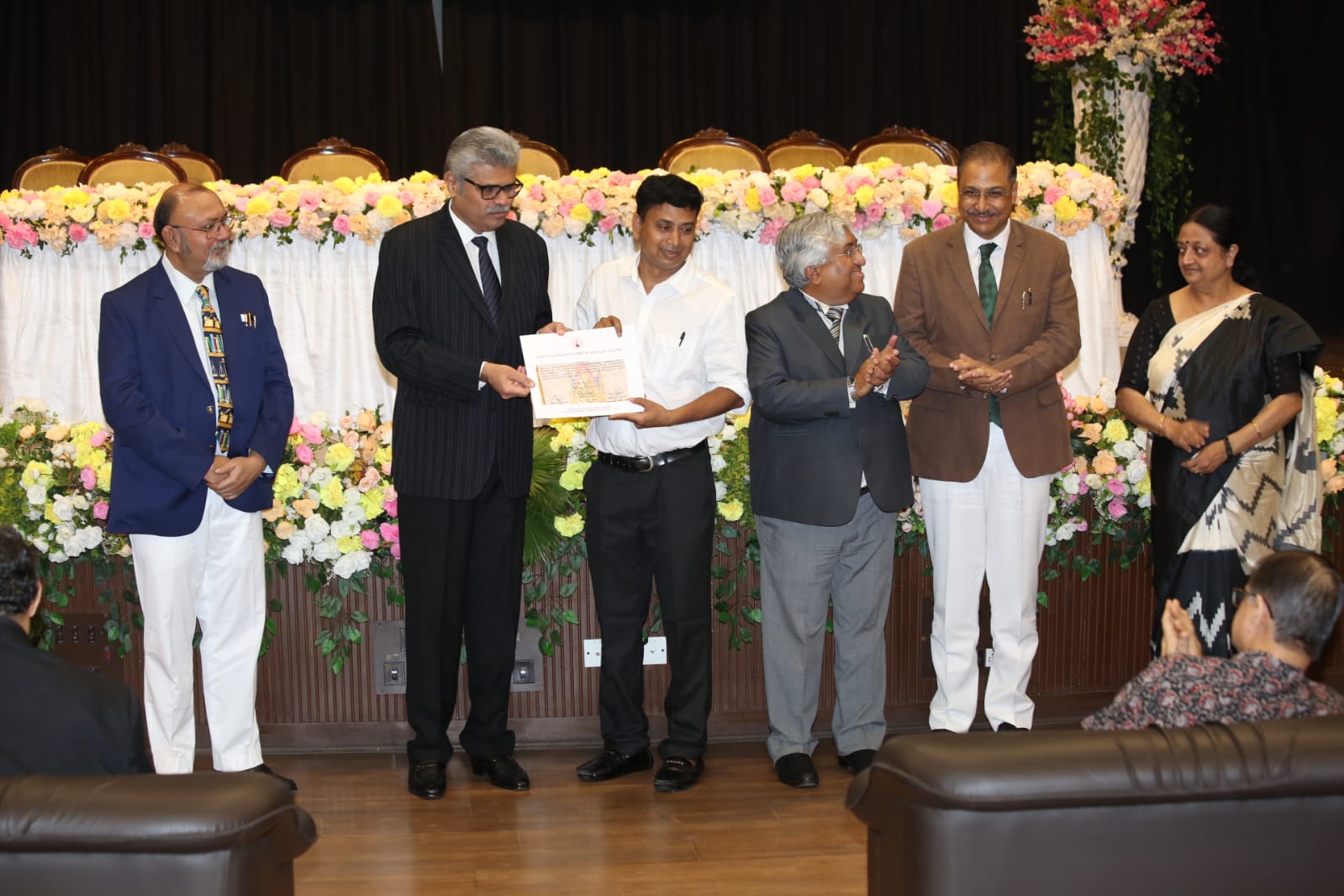 জমে থাকা মামলার পাহাড় কমাতে কলকাতা হাইকোর্টের মিডিয়েশন কমিটির ঐতিহাসিক পদক্ষেপ