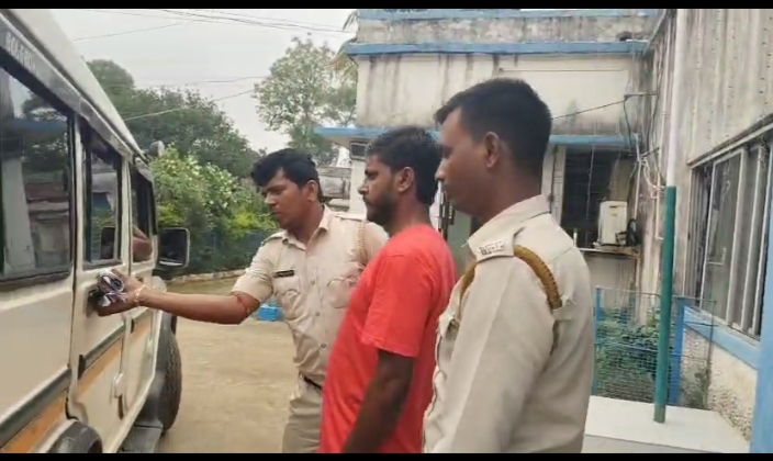 লক্ষাধিক টাকা মূল্যের মাদক সহ পাচারকারী ধৃত খয়রাশোল থানায়