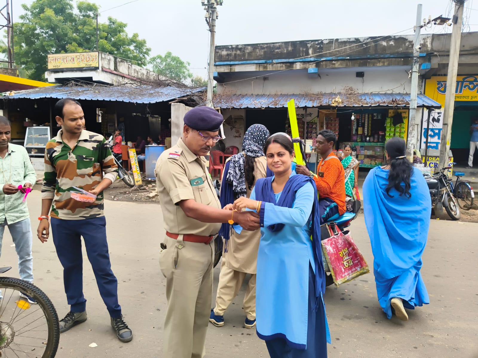 জেলা পুলিশের উদ্যোগে থানায় থানায় রাখী বন্ধন উৎসব পালন