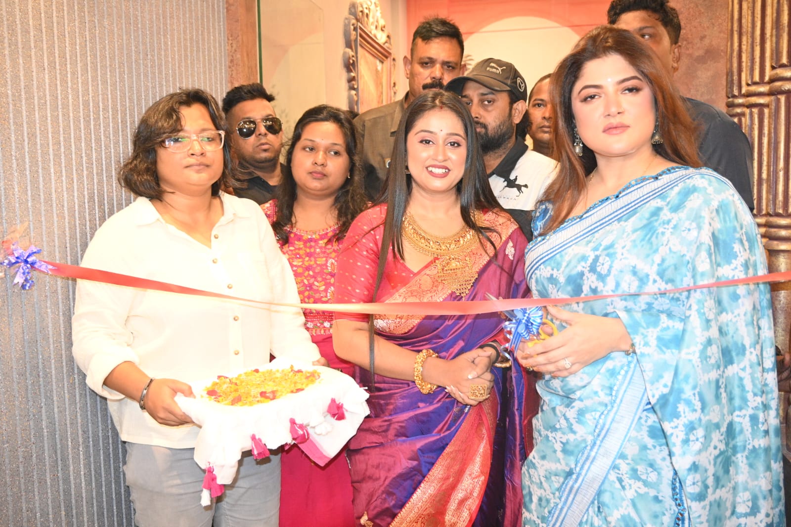 রাখি বন্ধন আর পুজোর কেনাকাটা শুরু শ্রাবন্তীর হাত দিয়ে