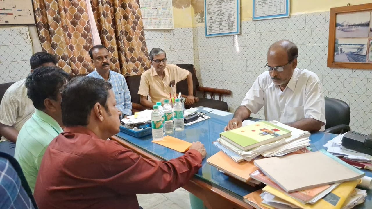 অন্ডাল থেকে সাইথিয়া মেমু লোকাল ট্রেনটি রামপুরহাট পর্যন্ত সম্প্রসারিত করার দাবি জানালেন সিউড়ি পৌরসভার চেয়ারম্যান