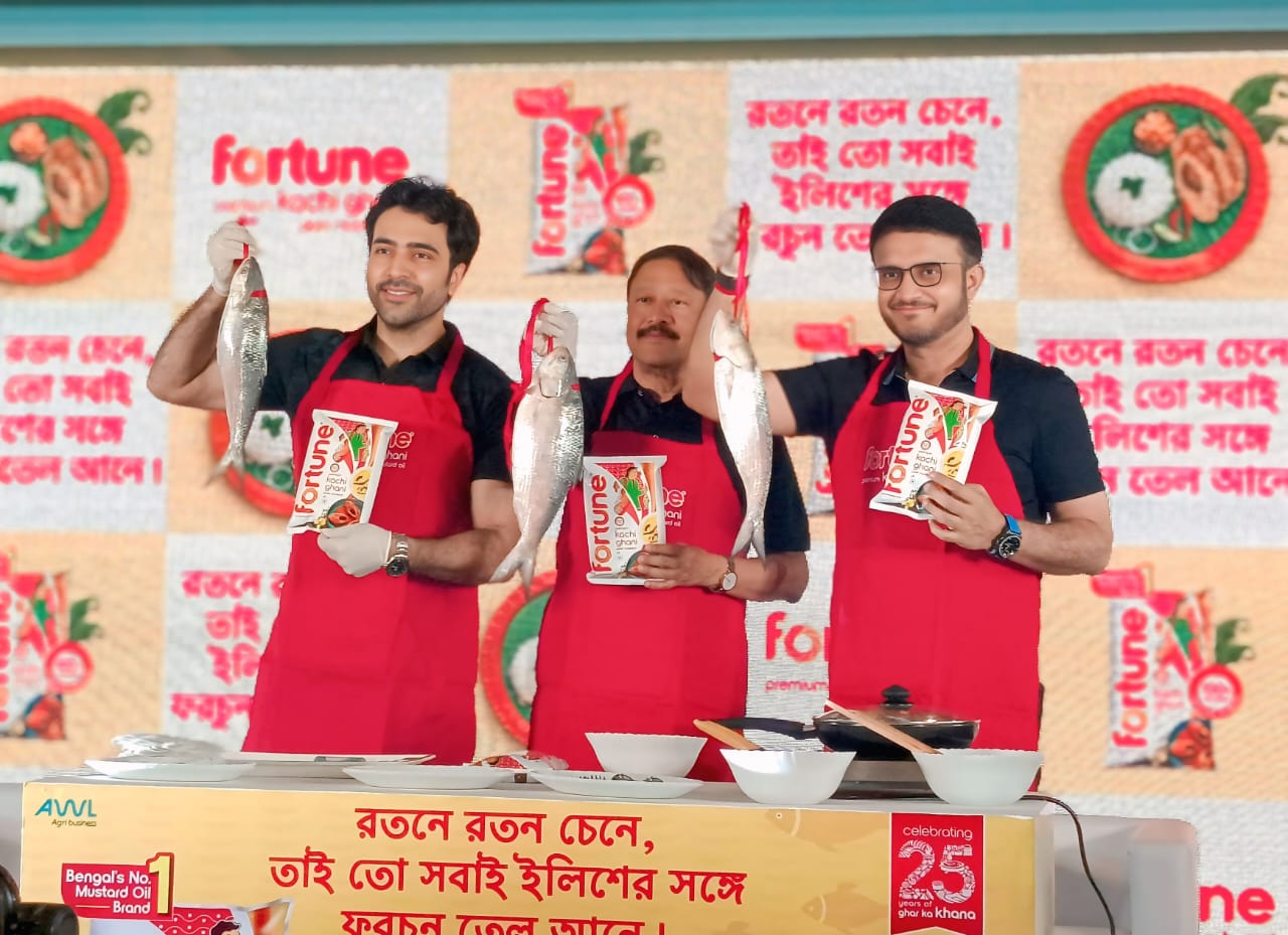 ব্র্যান্ড অ্যাম্বাসাডর সৌরভ গঙ্গোপাধ্যায়ের পাশাপাশি, ফরচুন পরিবারের নতুন সদস্য হিসেবে সংস্থা স্বাগত জানালো আবির চট্টোপাধ্যায়কে