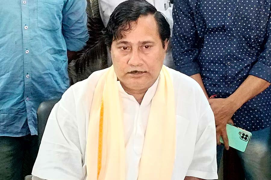 ভুয়ো থানা খুলে দূর্নীতির অভিযোগ,বীরভূমের নলহাটি ব্লকের প্রাক্তন ব্লক তৃণমূল নেতা বিভাস অধিকারী ও তার পুত্র গ্রেপ্তার