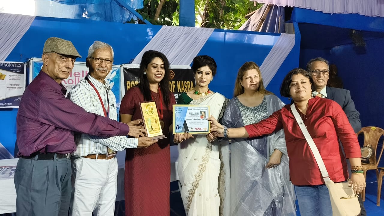 “Achiever’s Excellence Award” won by event manager Angela Raha from HELLO KOLKATA