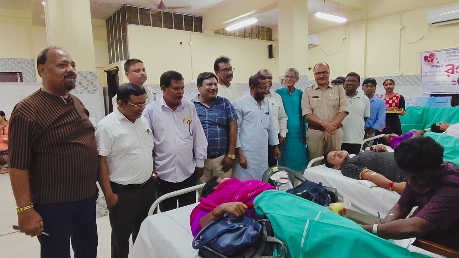 স্বাস্থ্যকর্মীদের নিয়ে রক্তদান ও হাসপাতাল পরিদর্শন