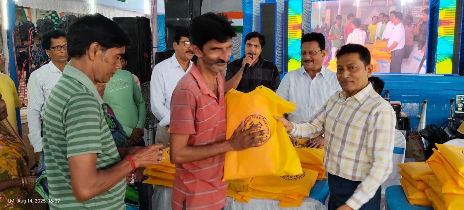 ডেঙ্গু সচেতনতা ও মশারি প্রদান