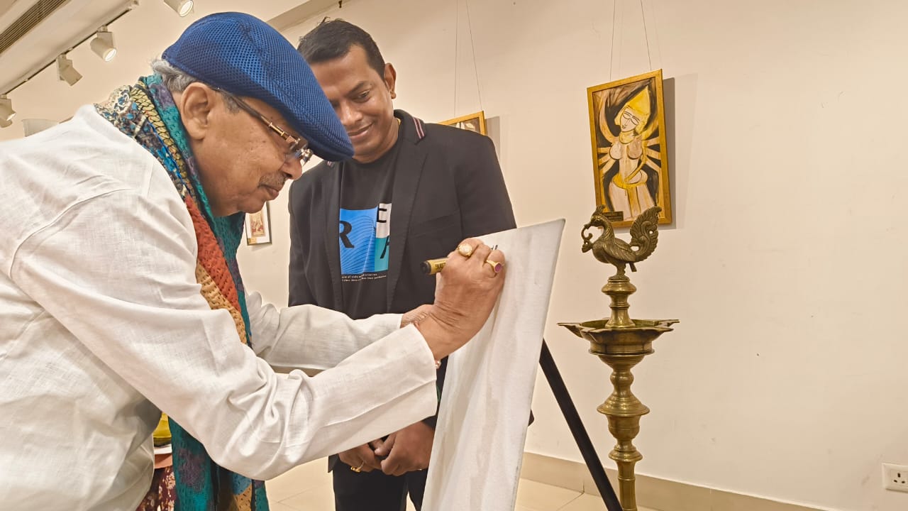 দিবাকর চক্রবর্তী 40 তম একক চিত্র প্রদর্শনী দিল্লির”AIFACS”- এর গ্যালারিতে