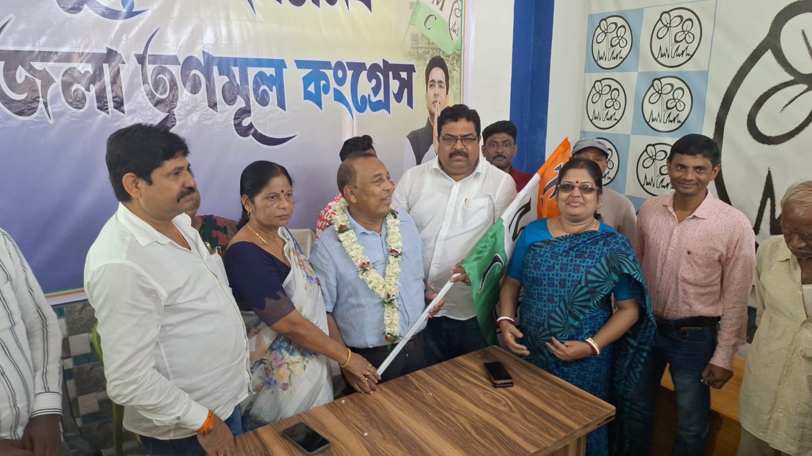 তৃণমূলে ফিরলেন বিজেপি নেতা জয়ন্ত মিত্র।