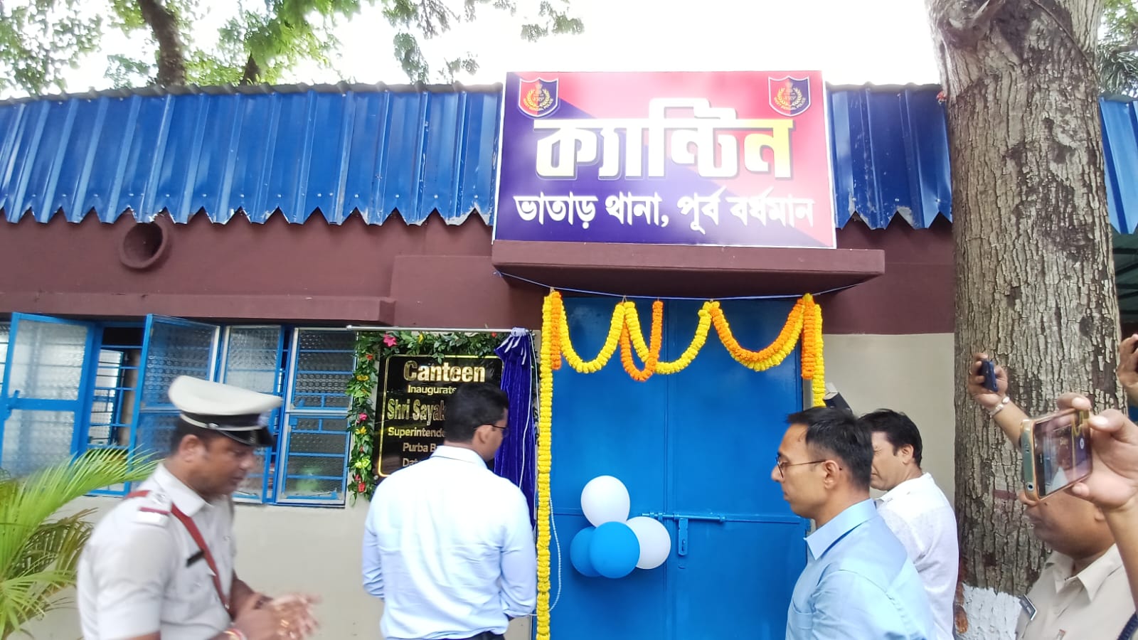ভাতার থানার মিটিং হল, ক্যান্টিন ও পাঁচটি ব্যাটারিচালিত গাড়ির আনুষ্ঠানিক উদ্বোধন করলেন পূর্ব বর্ধমান জেলা পুলিশ সুপার।