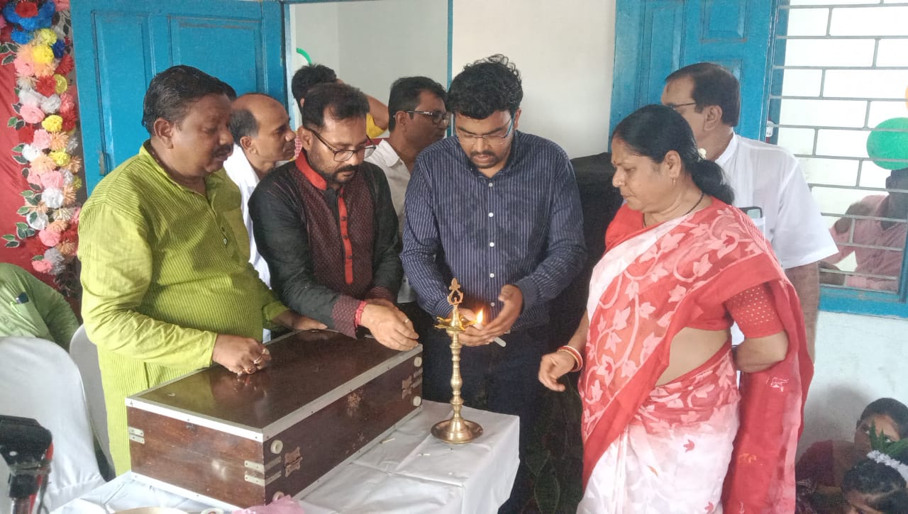 প্রাথমিক ও নিন্মবুনিয়াদি বিদ্যালয় সমূহের পড়ুয়াদের নিয়ে সাংস্কৃতিক প্রতিযোগিতা খয়রাশোল চক্রে