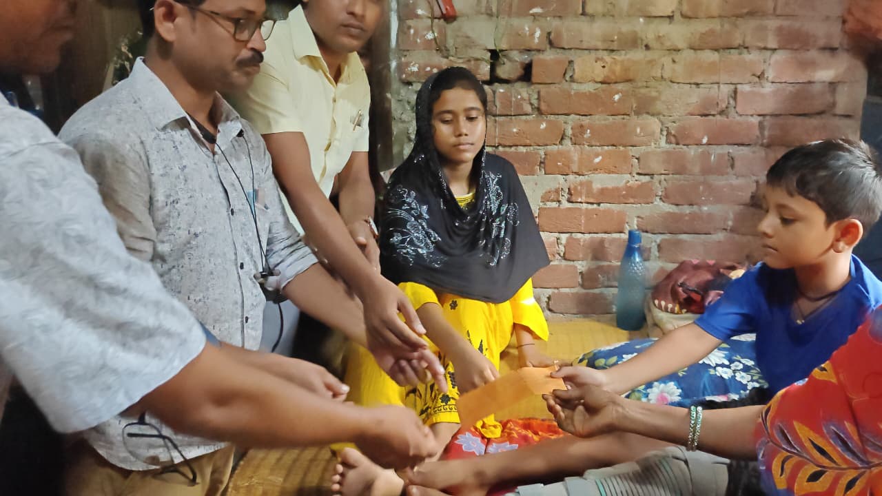 কাঁথিতে গৃহশিক্ষকের মানবতা