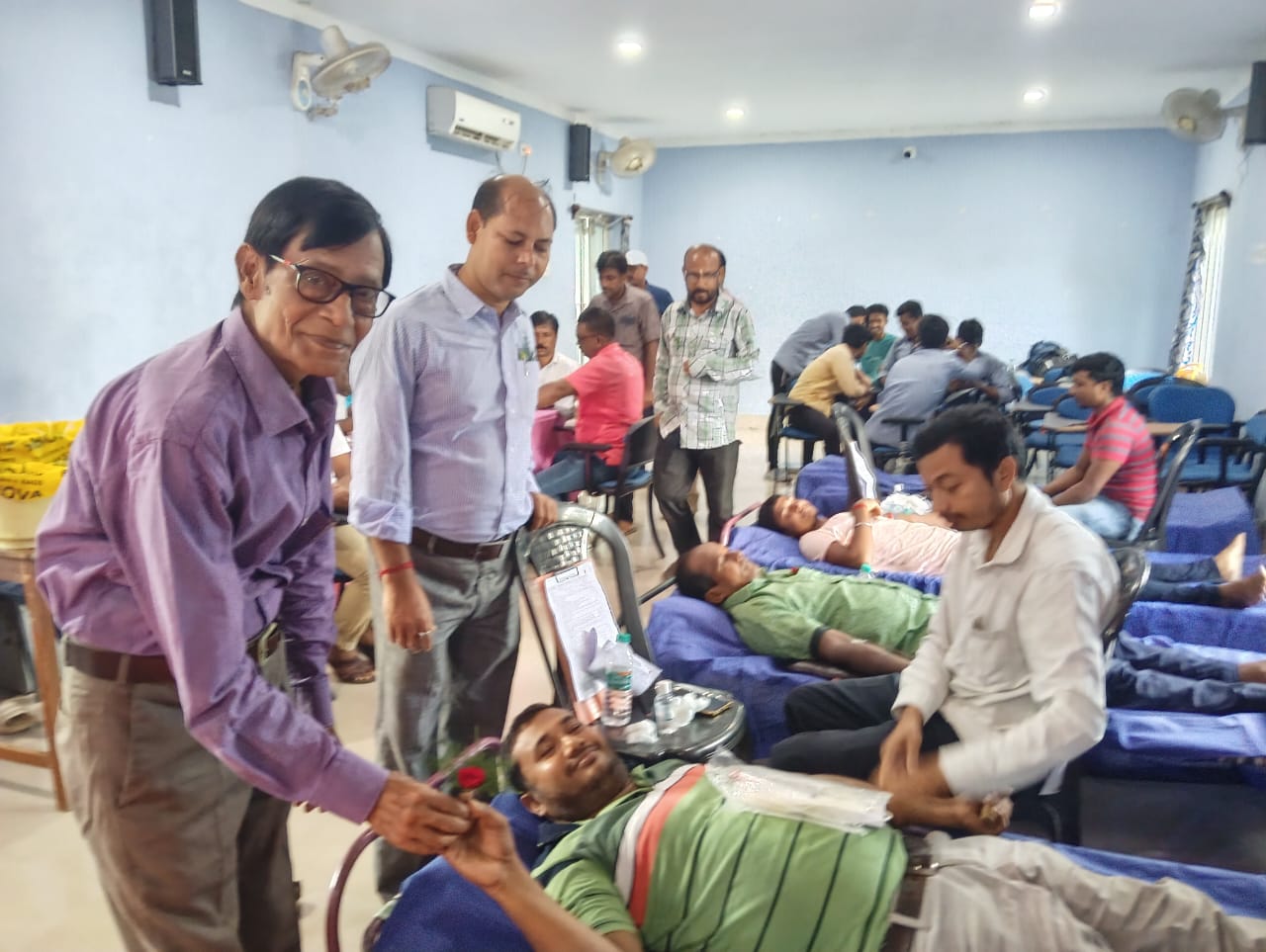 গড় রাইপুর হাই স্কুলের উদ্যোগে রক্তদান শিবির।