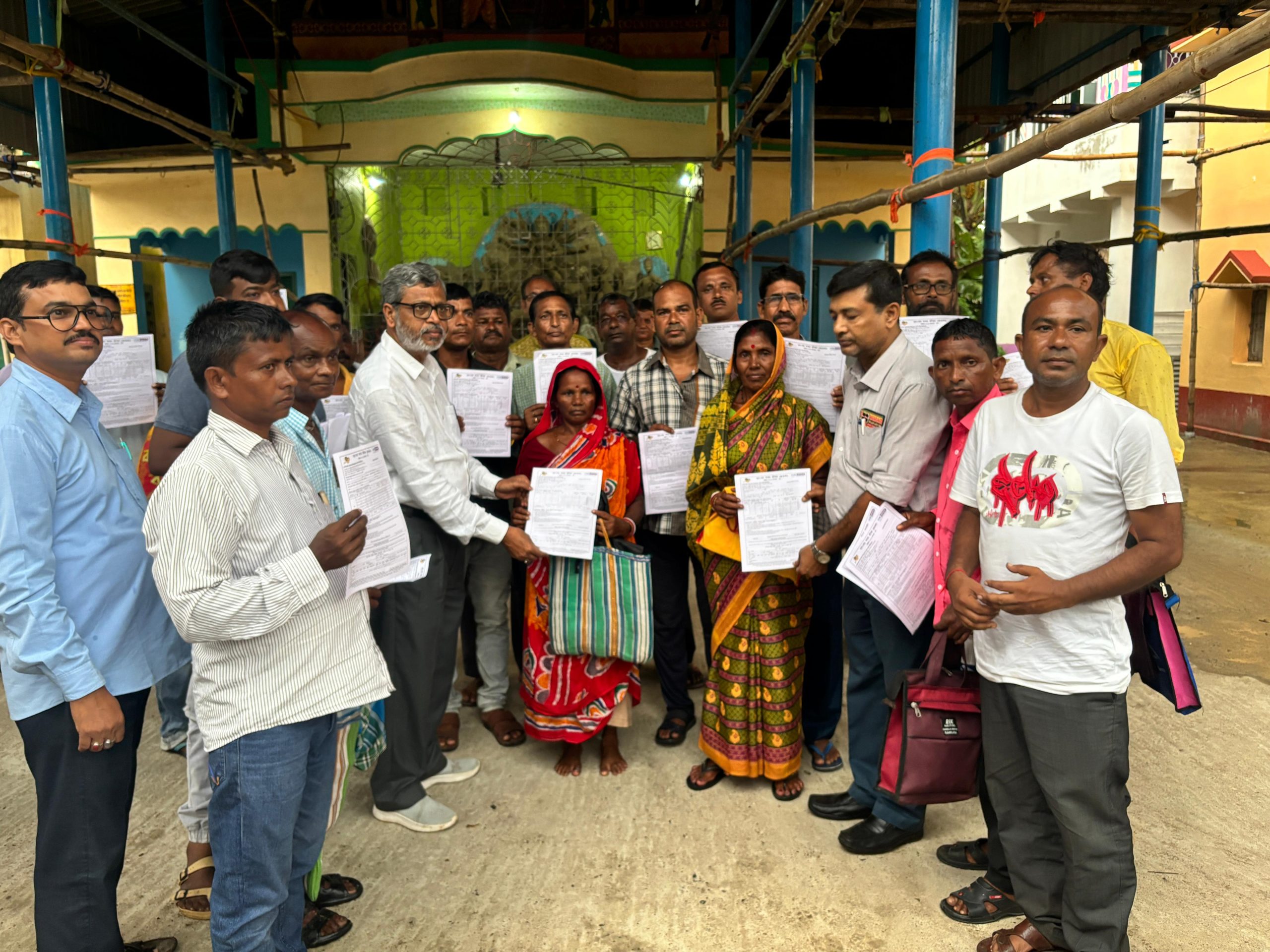 ইন্দপুর ব্লক এ বাংলার শস্য বীমা শিবির পরিদর্শনে কৃষি দপ্তরের স্পেশাল কমিশনার।