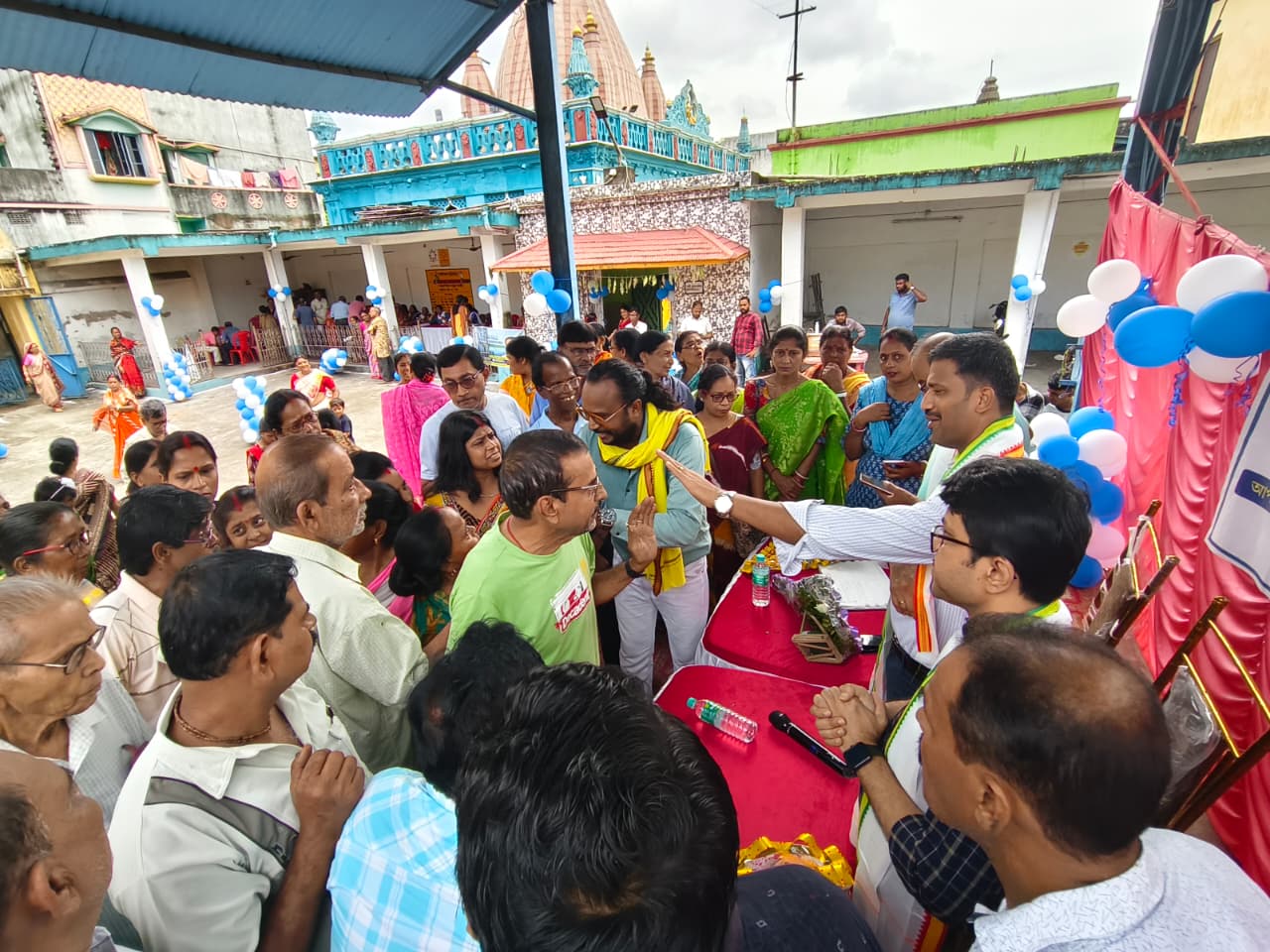 ‘আমাদের পাড়া আমাদের সমাধান’ শিবির পরিদর্শনে জেলাশাসক