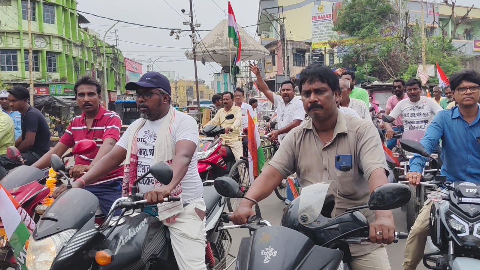 ‘ভোট চোর গদি ছোড়’ স্লোগানে সাইকেল যাত্রা