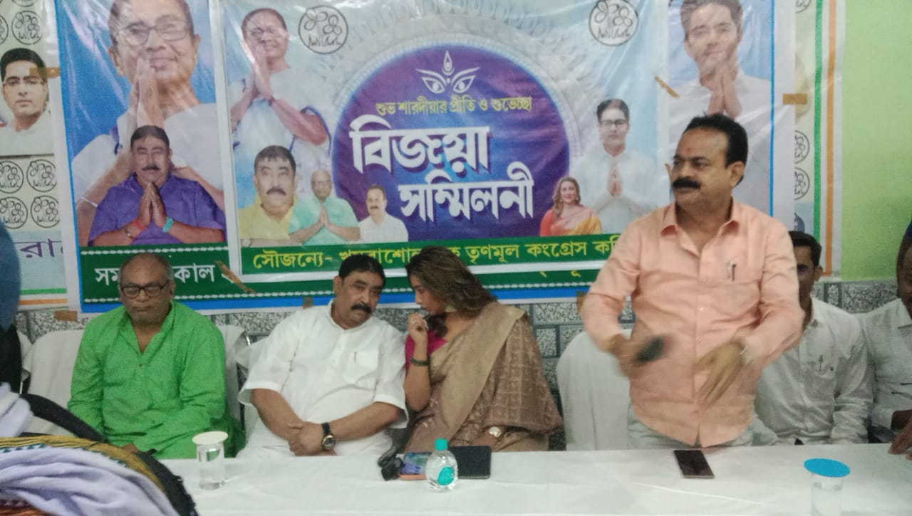 রুদ্ধদ্বার বৈঠকের মধ্যে অনুষ্ঠিত খয়রাশোল ব্লক তৃনমুল কংগ্রেসের বিজয়া সম্মিলনী