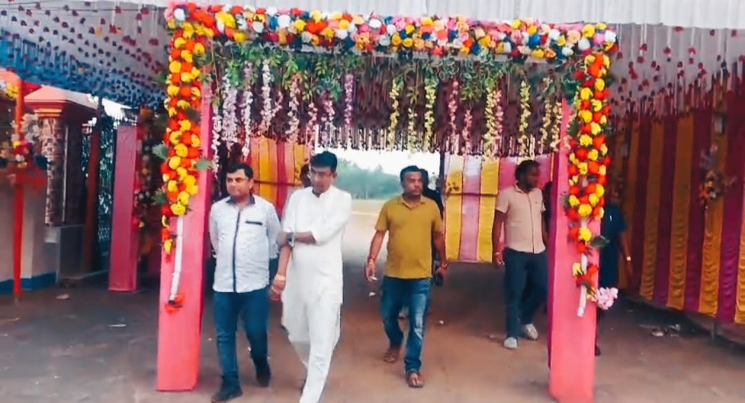 কালীপুজো – পরিক্রমায় আউসগ্রামের বিধায়ক