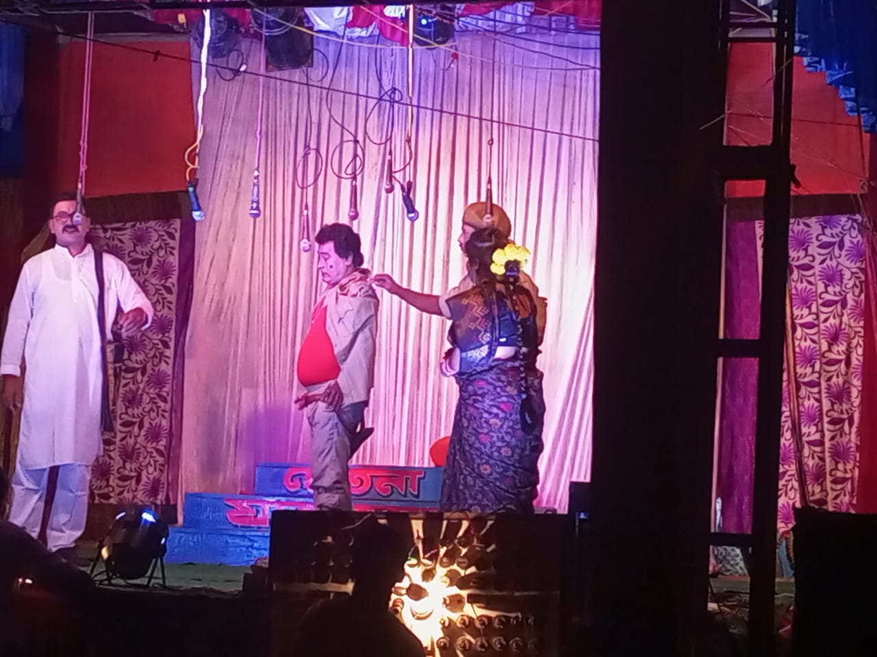 যাত্রাশিল্পকে জাগিয়ে তোলার চেষ্টা পাঁচমুড়ার চেতনা যাত্রা সমাজের।
