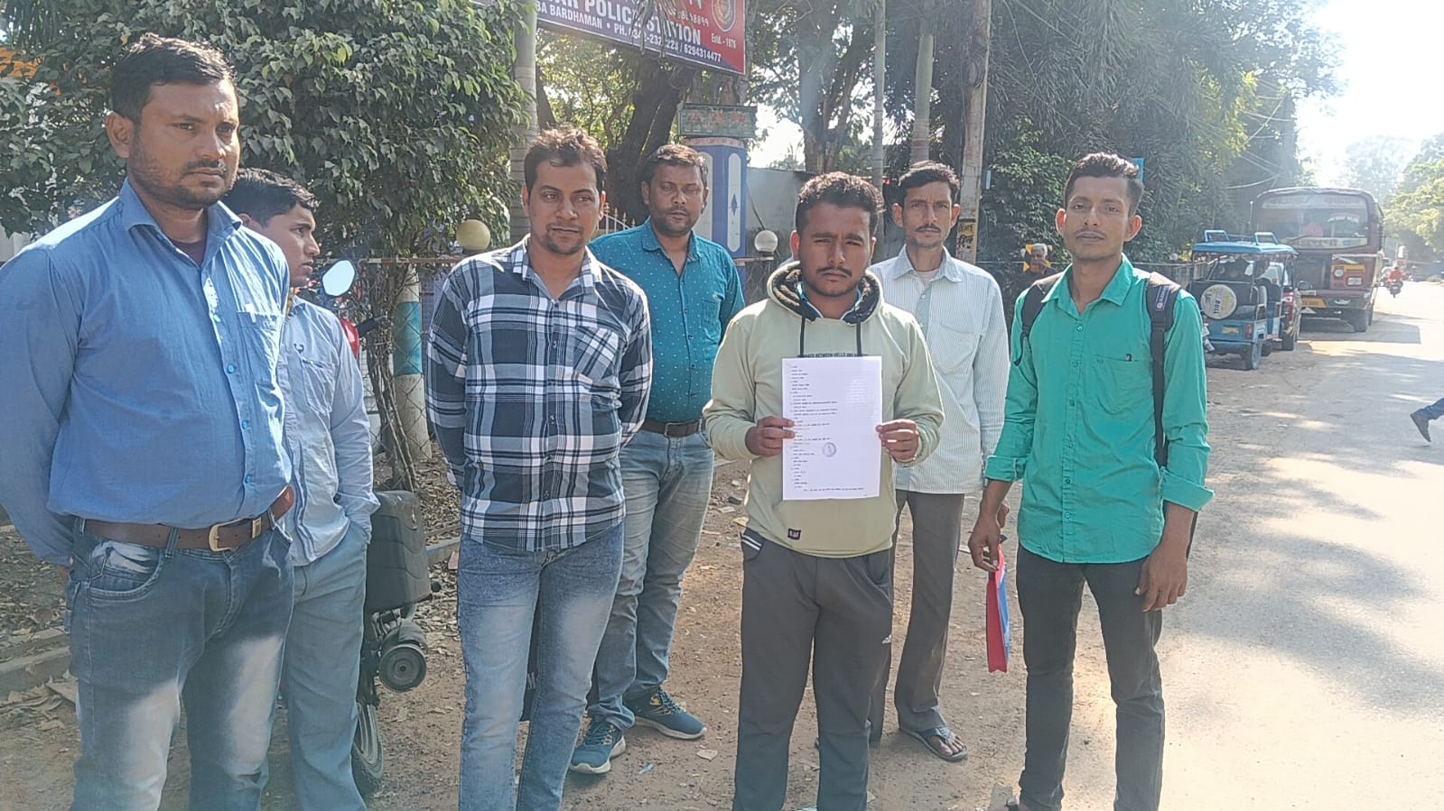 চাষের জলের বেশি দাম চাওয়ার অভিযোগ ভাতারে