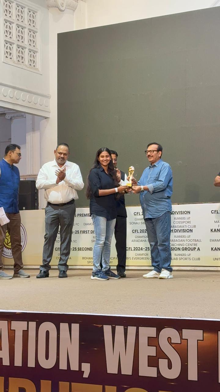 হাজার বাধা পেরিয়ে মহিলা ফুটবল রেফারি হিসেবে গুসকরার গর্ব হামিরা, জেনে নিন তাঁর প্রাপ্তির কাহিনি