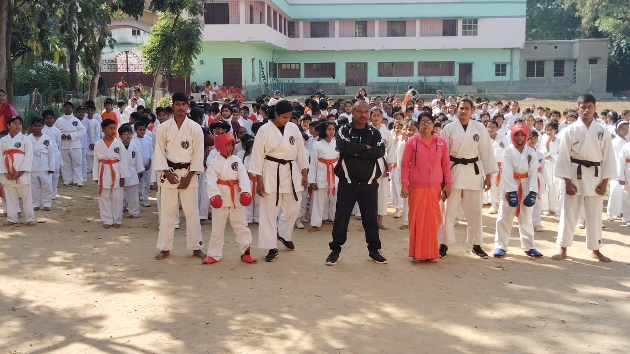 আউশগ্রামে বিশেষ ক্যারাটে শিবির