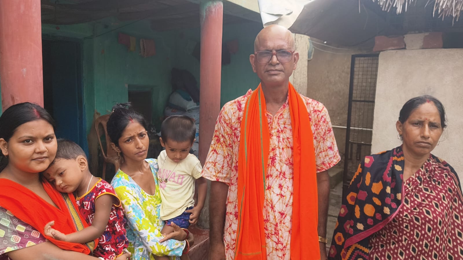 বিজেপির বাংলা জয়ের পর মাথা-মুন্ডন করলেন নিগনগ্ৰামের বিজেপি কর্মী