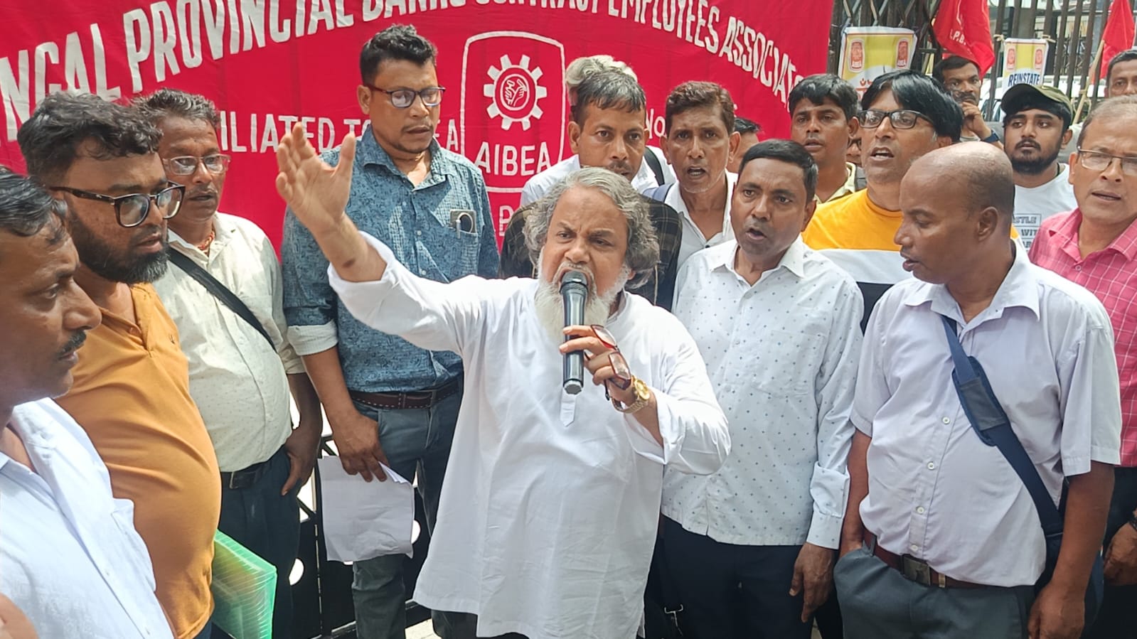 ইন্ডাসইন্ড ব্যাঙ্কের ১২৬ নিরাপত্তারক্ষীর চাকরি সংকটে, ২০ জুন রাজ্যজুড়ে আন্দোলনের ডাক
