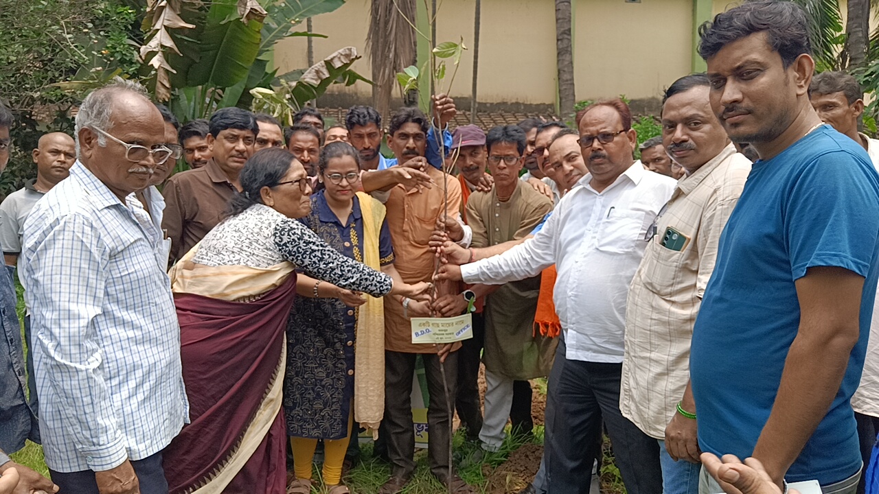 বীরভূমে বৃক্ষ রোপণ কর্মসূচি