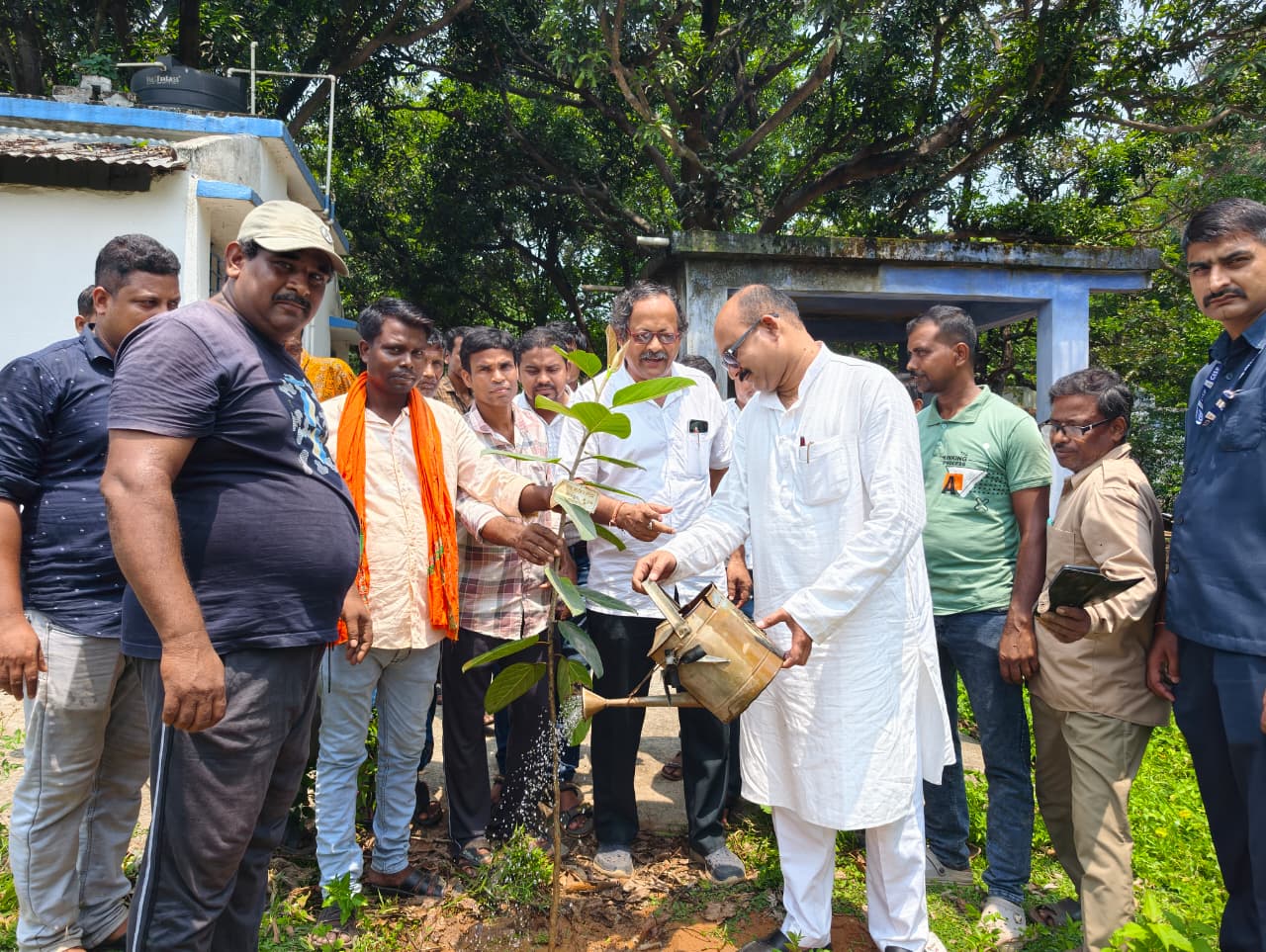 রামপুরহাটে গণপুরে বৃক্ষরোপণ অনুষ্ঠানে বিধায়ক