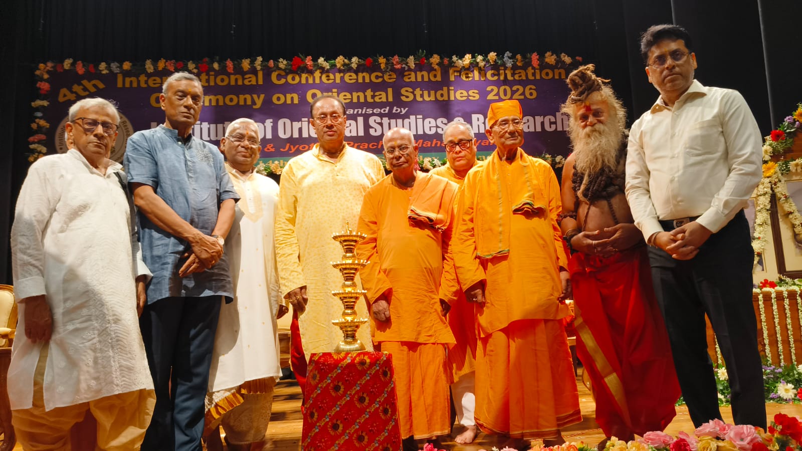 সনাতনী শিক্ষা প্রতিষ্ঠানের “যুগপুরুষ” সম্মাননা পেলেন চার বাঙালি