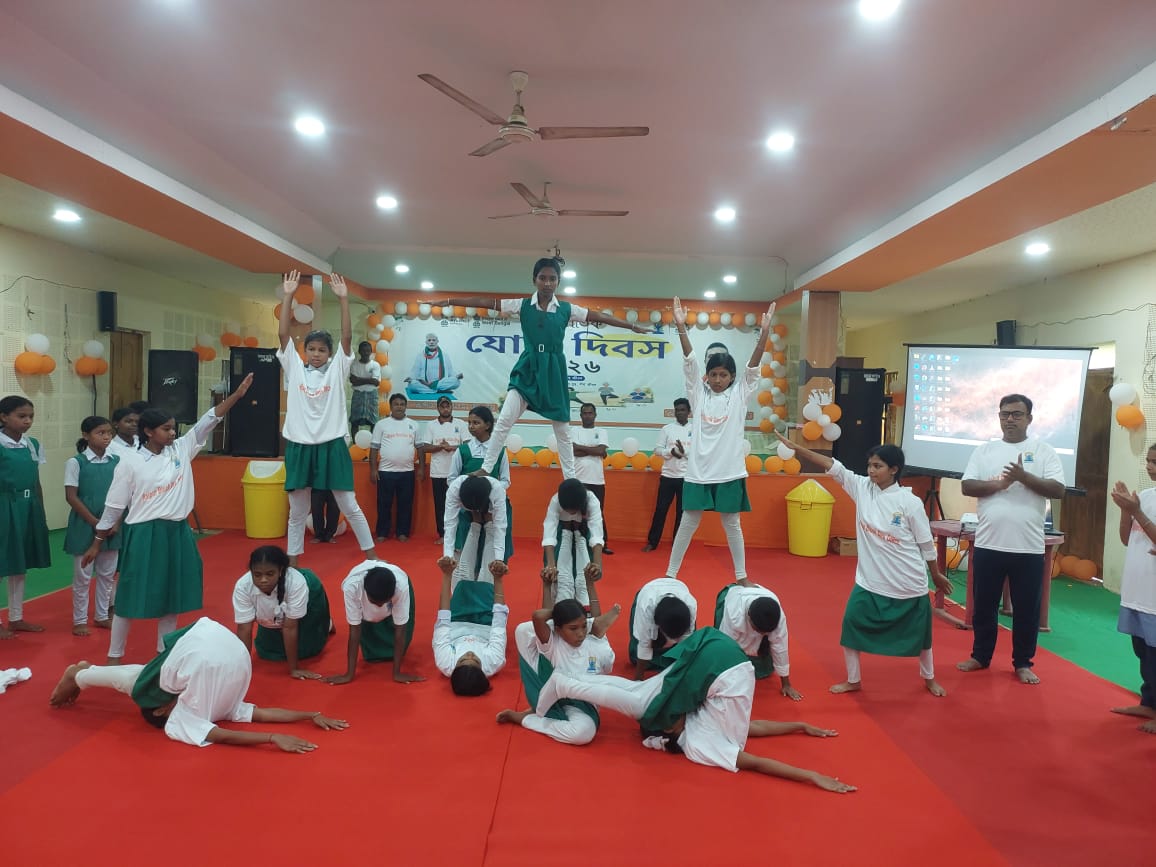 যোগ দিবস উদযাপনে রাইপুর ব্লক প্রশাসন।