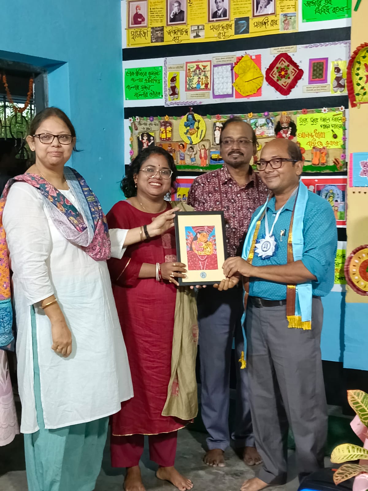 দেওয়াল পত্রিকা প্রকাশ হালিশহর রবীন্দ্র বিদ্যামন্দিরে