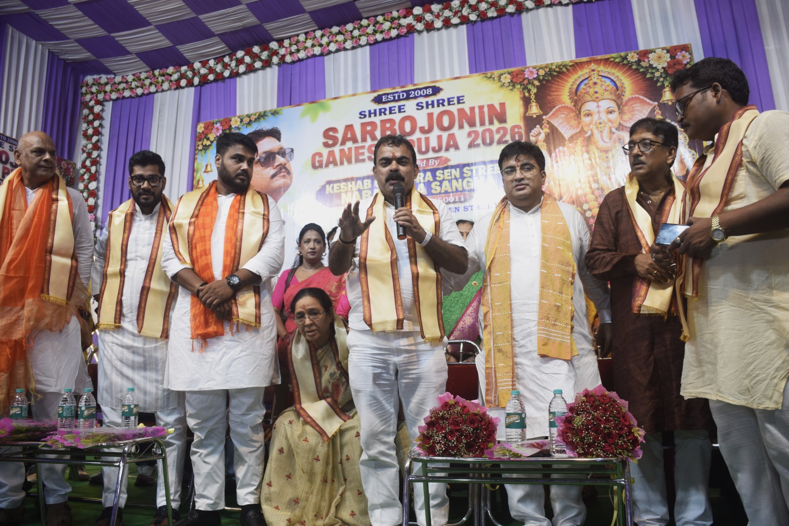দর্শনার্থীদের জন্য খুলে গেল নব যুব সংঘের গণেশ মণ্ডপ