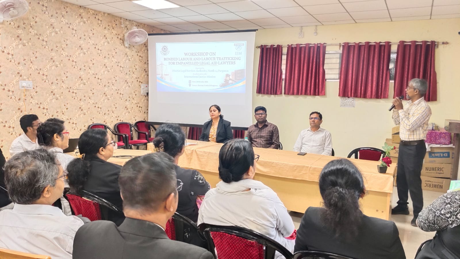শিশু শ্রম, বন্ধনযুক্ত শ্রম ও শ্রম পাচার প্রতিরোধে আইনি সহায়তাকারী আইনজীবীদের প্রশিক্ষণ কর্মশালা হলো বারাসাতে