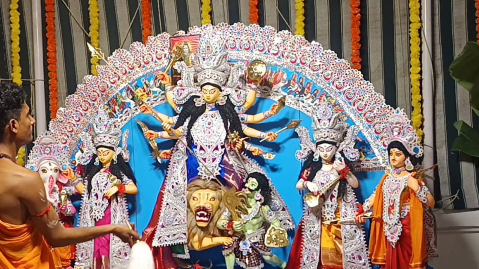 আমাদের দুর্গাপুজো: দেশভাগের স্মৃতি, শিকড়ের টান ও নতুন করে বেঁচে ওঠার ইতিহাস